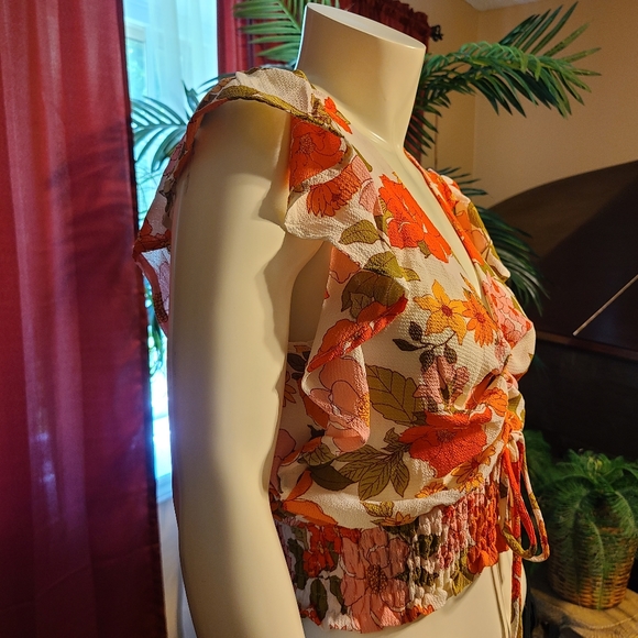 Monteau Los Angeles Floral Cropped Top Size Medium - Picture 3 of 4